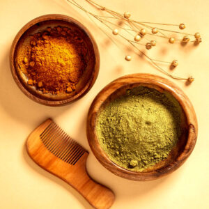 Hennaindygo, rumianek, kurkuma – naturalne składniki w ekologicznych farbach do włosów