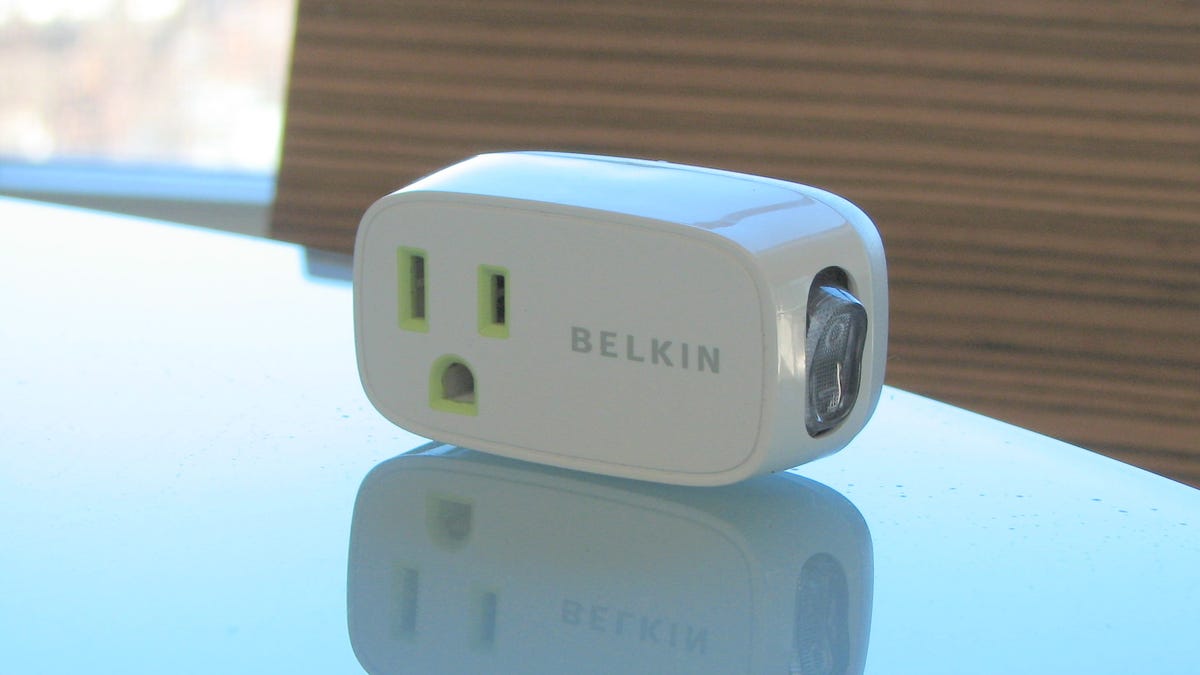 automatyczne wyłączanie lampki nocnej lampka nocna podłączona do inteligentnego gniazdka wyłączona zdalnie przez telefon